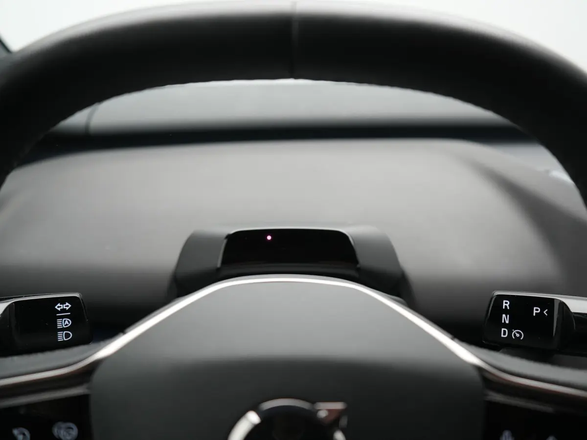 Single Motor Core 51 kWh | Adaptive Cruise | Camera | Stoelen & Stuur Verwarmd | Blis | Apple Carplay | Navigatie | DAB | 18"L.M |