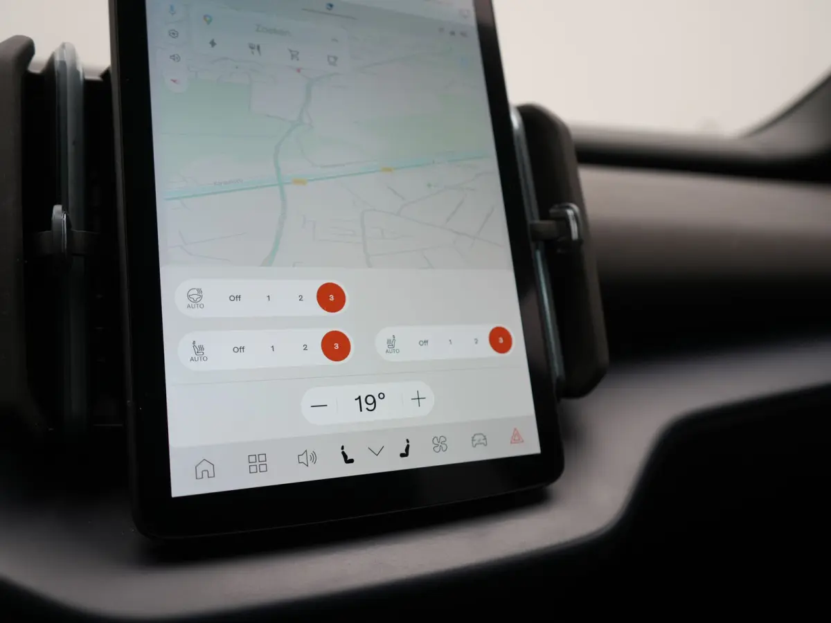 Single Motor Core 51 kWh | Adaptive Cruise | Camera | Stoelen & Stuur Verwarmd | Blis | Apple Carplay | Navigatie | DAB | 18"L.M |