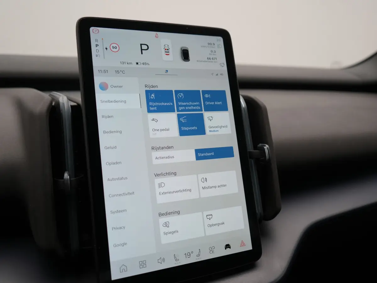 Single Motor Core 51 kWh | Adaptive Cruise | Camera | Stoelen & Stuur Verwarmd | Blis | Apple Carplay | Navigatie | DAB | 18"L.M |