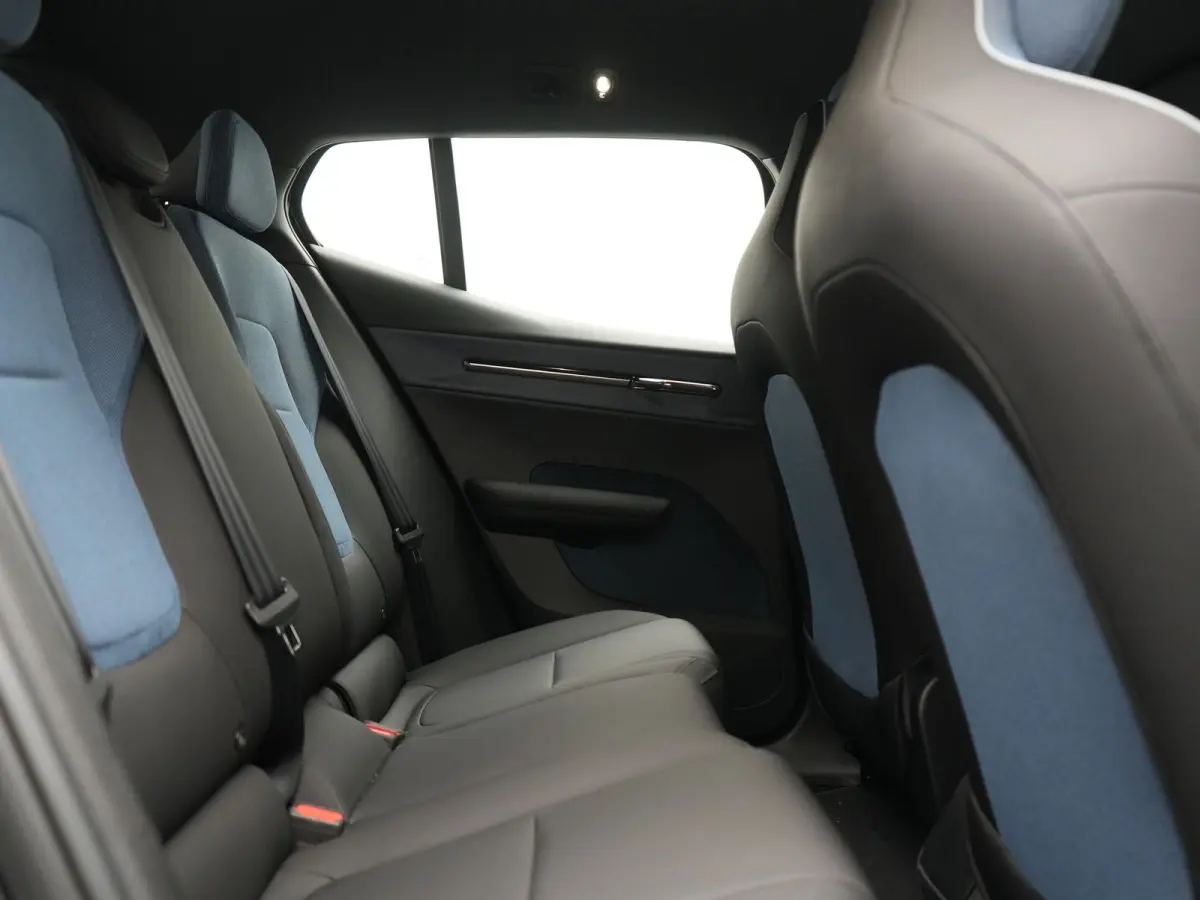 Single Motor Core 51 kWh | Adaptive Cruise | Camera | Stoelen & Stuur Verwarmd | Blis | Apple Carplay | Navigatie | DAB | 18"L.M |