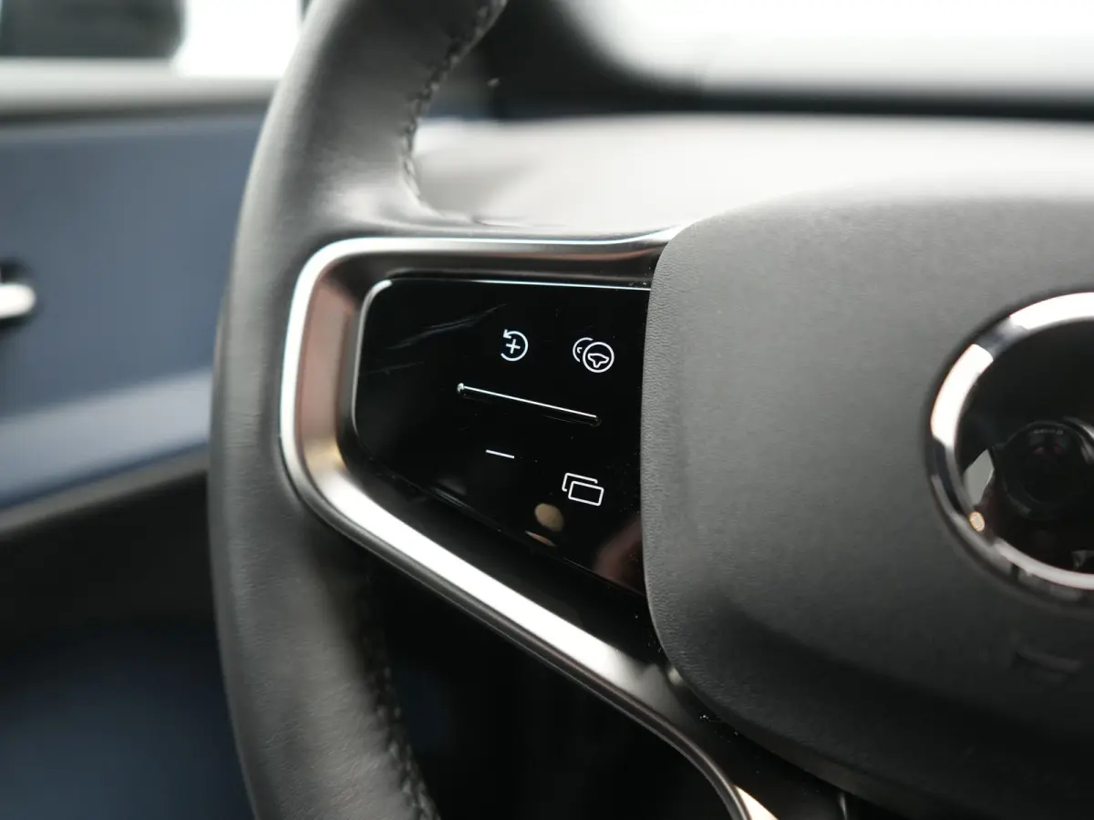Single Motor Core 51 kWh | Adaptive Cruise | Camera | Stoelen & Stuur Verwarmd | Blis | Apple Carplay | Navigatie | DAB | 18"L.M |