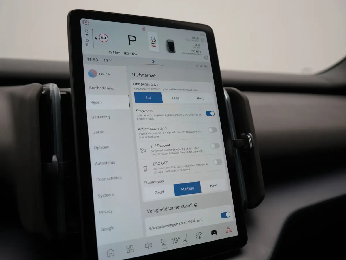 Single Motor Core 51 kWh | Adaptive Cruise | Camera | Stoelen & Stuur Verwarmd | Blis | Apple Carplay | Navigatie | DAB | 18"L.M |
