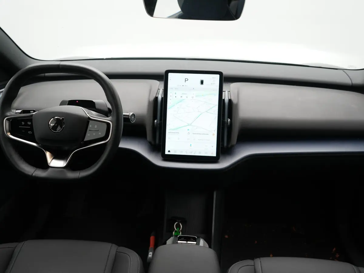 Single Motor Core 51 kWh | Adaptive Cruise | Camera | Stoelen & Stuur Verwarmd | Blis | Apple Carplay | Navigatie | DAB | 18"L.M |