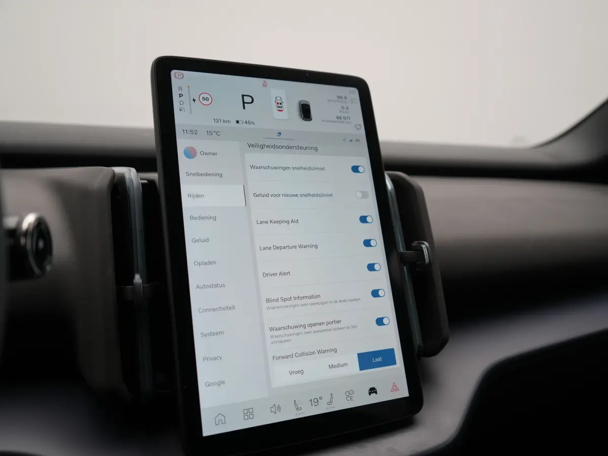 Single Motor Core 51 kWh | Adaptive Cruise | Camera | Stoelen & Stuur Verwarmd | Blis | Apple Carplay | Navigatie | DAB | 18"L.M |