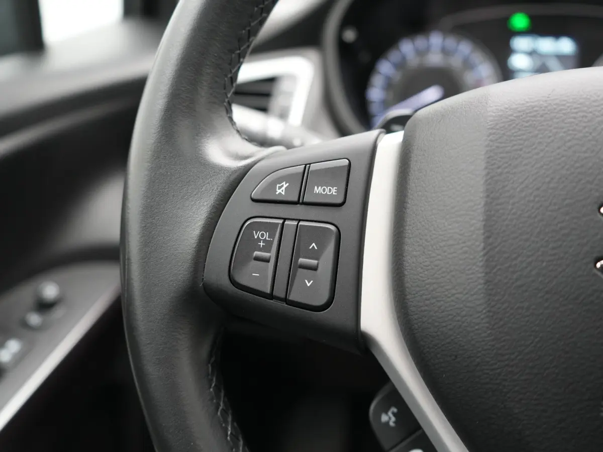SX4 1.5 AllGrip Style MHEV 115pk Dealer O.H | Panodak | Adaptive Cruise | 360 Camera | Keyless | Sportstoelen Verwarmd | Blis | Apple Carplay | DAB | Navigatie | 17"L.M |