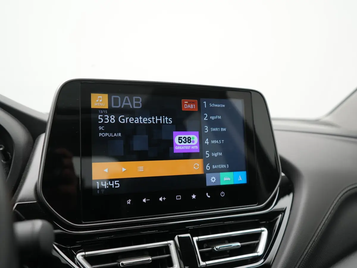 SX4 1.5 AllGrip Style MHEV 115pk Dealer O.H | Panodak | Adaptive Cruise | 360 Camera | Keyless | Sportstoelen Verwarmd | Blis | Apple Carplay | DAB | Navigatie | 17"L.M |