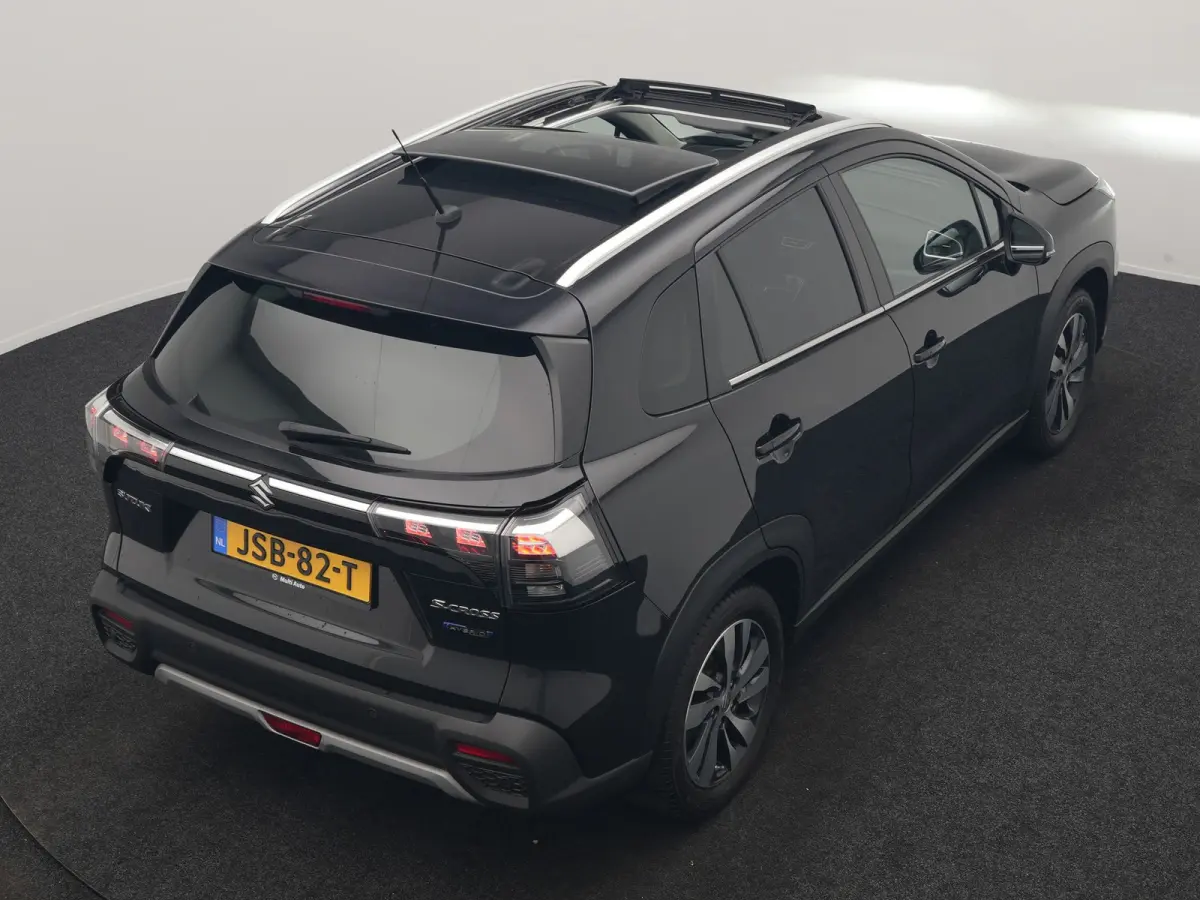 SX4 1.5 AllGrip Style MHEV 115pk Dealer O.H | Panodak | Adaptive Cruise | 360 Camera | Keyless | Sportstoelen Verwarmd | Blis | Apple Carplay | DAB | Navigatie | 17"L.M |