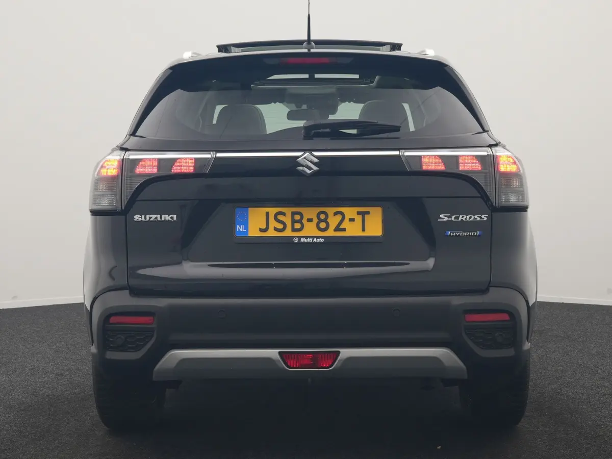SX4 1.5 AllGrip Style MHEV 115pk Dealer O.H | Panodak | Adaptive Cruise | 360 Camera | Keyless | Sportstoelen Verwarmd | Blis | Apple Carplay | DAB | Navigatie | 17"L.M |