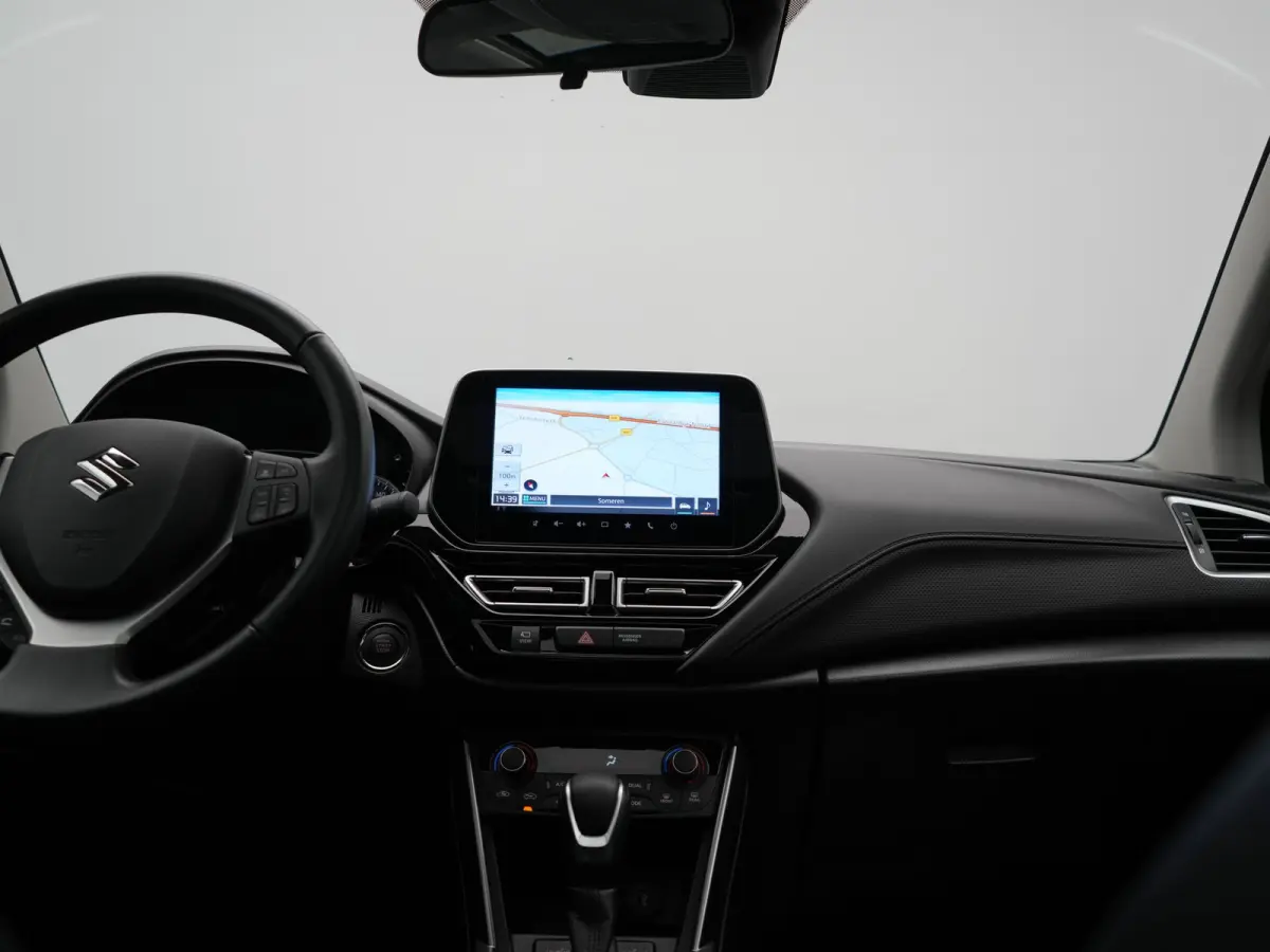 SX4 1.5 AllGrip Style MHEV 115pk Dealer O.H | Panodak | Adaptive Cruise | 360 Camera | Keyless | Sportstoelen Verwarmd | Blis | Apple Carplay | DAB | Navigatie | 17"L.M |