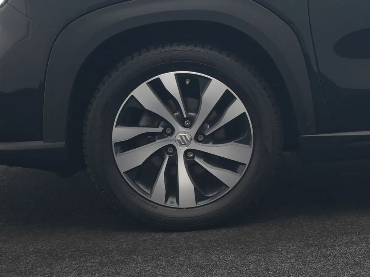 SX4 1.5 AllGrip Style MHEV 115pk Dealer O.H | Panodak | Adaptive Cruise | 360 Camera | Keyless | Sportstoelen Verwarmd | Blis | Apple Carplay | DAB | Navigatie | 17"L.M |