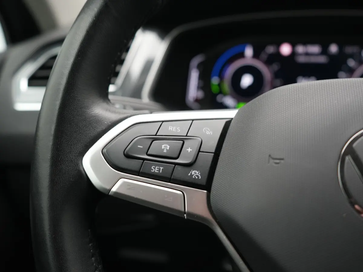 1.4 TSI eHybrid Active PHEV 245pk Dealer O.H | Adaptive Cruise | Camera | Comfortstoelen & Stuur Verwarmd | Apple Carplay | Blis | Keyless | Sfeerverlichting | Park Assist | Navigatie | DAB 