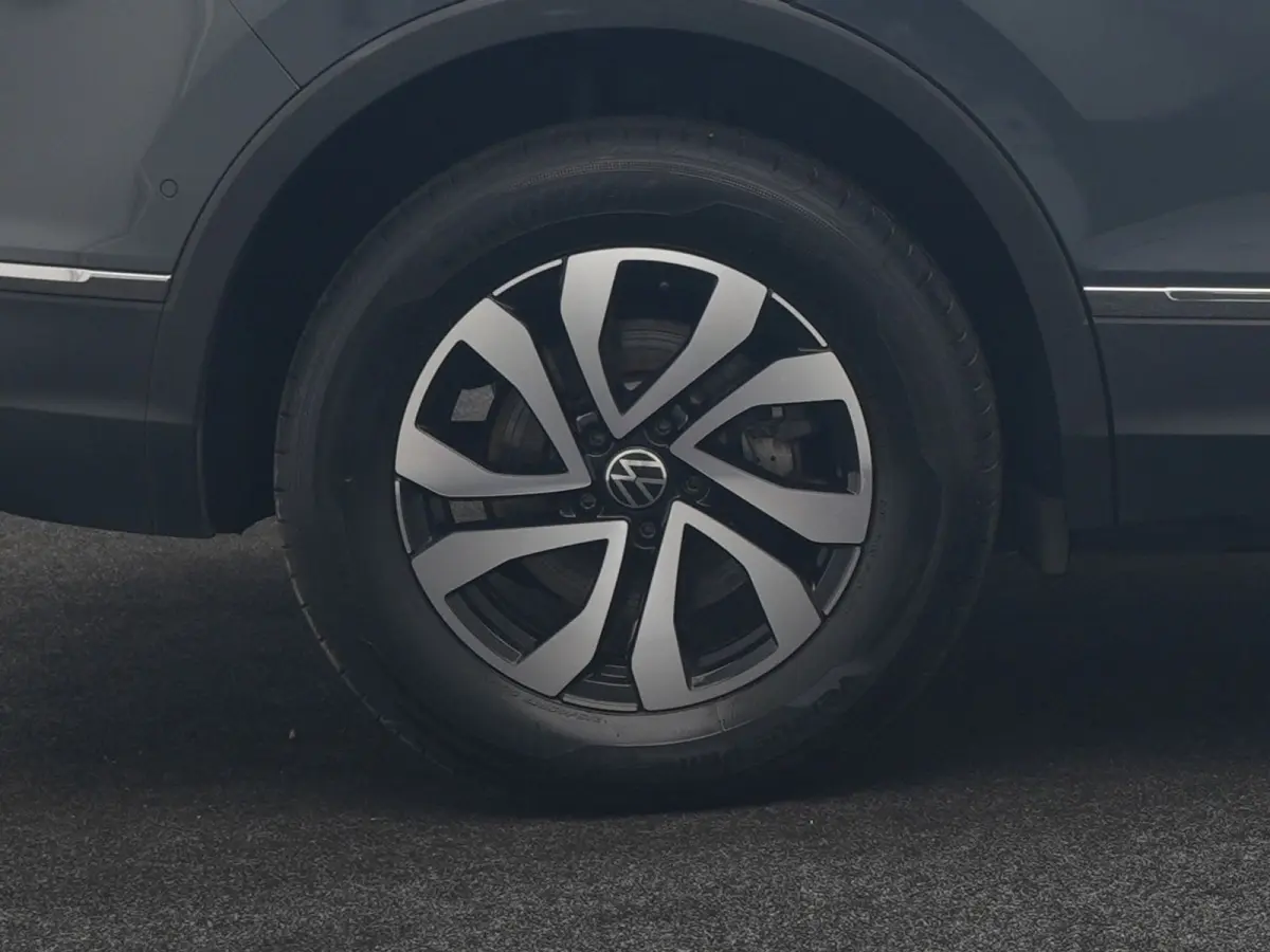 1.4 TSI eHybrid Active PHEV 245pk Dealer O.H | Adaptive Cruise | Camera | Comfortstoelen & Stuur Verwarmd | Apple Carplay | Blis | Keyless | Sfeerverlichting | Park Assist | Navigatie | DAB 