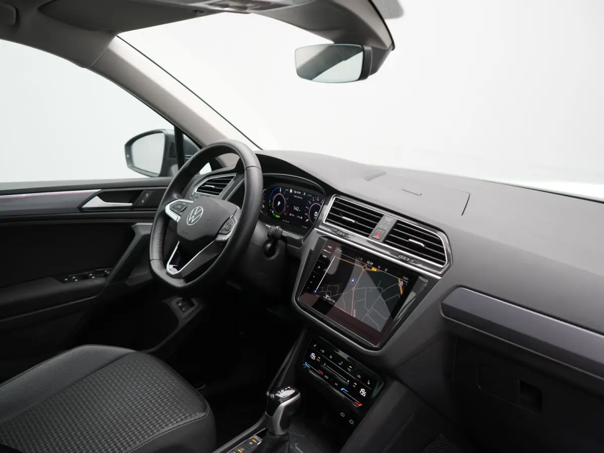 1.4 TSI eHybrid Active PHEV 245pk Dealer O.H | Adaptive Cruise | Camera | Comfortstoelen & Stuur Verwarmd | Apple Carplay | Blis | Keyless | Sfeerverlichting | Park Assist | Navigatie | DAB 