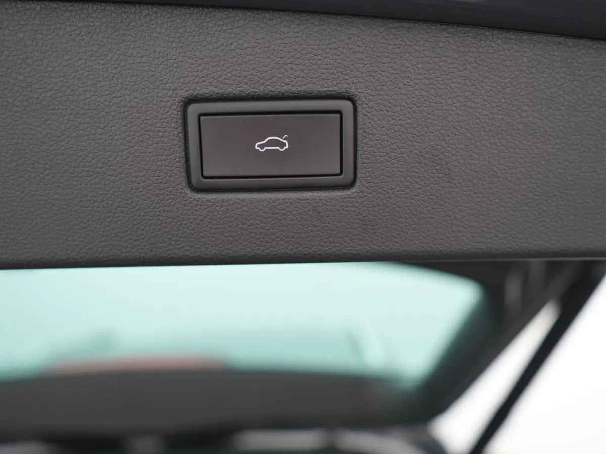 1.4 TSI eHybrid Active PHEV 245pk Dealer O.H | Adaptive Cruise | Camera | Comfortstoelen & Stuur Verwarmd | Apple Carplay | Blis | Keyless | Sfeerverlichting | Park Assist | Navigatie | DAB 