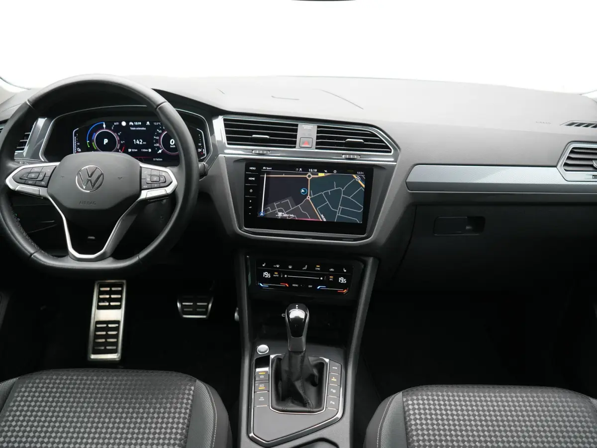 1.4 TSI eHybrid Active PHEV 245pk Dealer O.H | Adaptive Cruise | Camera | Comfortstoelen & Stuur Verwarmd | Apple Carplay | Blis | Keyless | Sfeerverlichting | Park Assist | Navigatie | DAB 