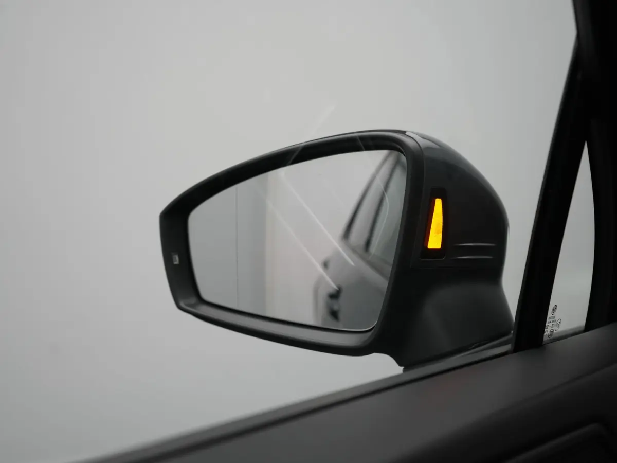 1.4 TSI eHybrid Active PHEV 245pk Dealer O.H | Adaptive Cruise | Camera | Comfortstoelen & Stuur Verwarmd | Apple Carplay | Blis | Keyless | Sfeerverlichting | Park Assist | Navigatie | DAB 
