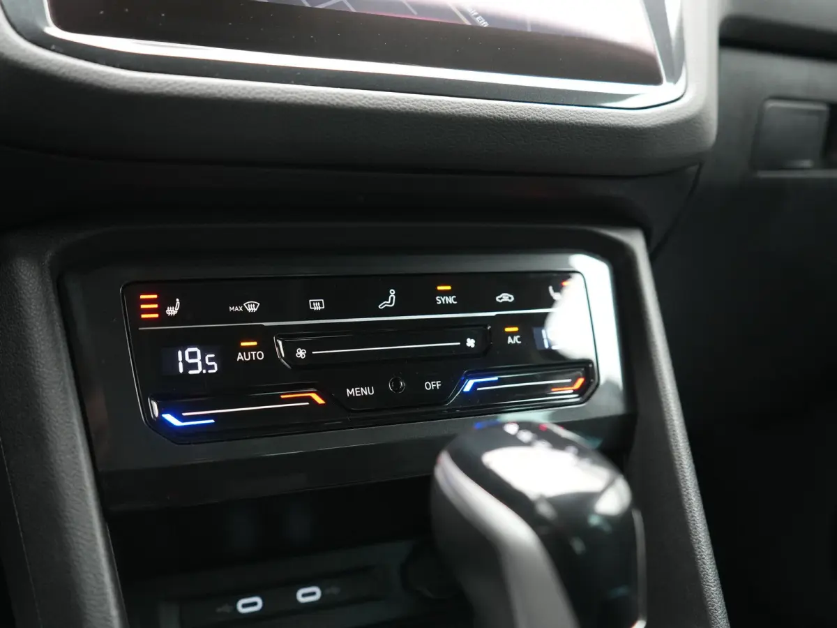 1.4 TSI eHybrid Active PHEV 245pk Dealer O.H | Adaptive Cruise | Camera | Comfortstoelen & Stuur Verwarmd | Apple Carplay | Blis | Keyless | Sfeerverlichting | Park Assist | Navigatie | DAB 