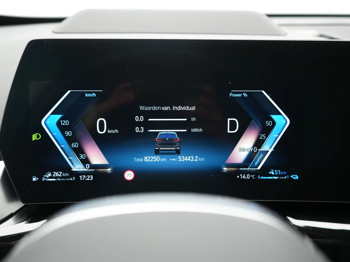 xDrive25e PHEV 245pk Dealer O.H | Trekhaak Af Fabriek | Adaptive Cruise | 360 Camera | Head Up | Harman / Kardon | Sportstoelen Memory & Massage | Stoelen & Stuur Verwarmd | Apple Carplay | 
