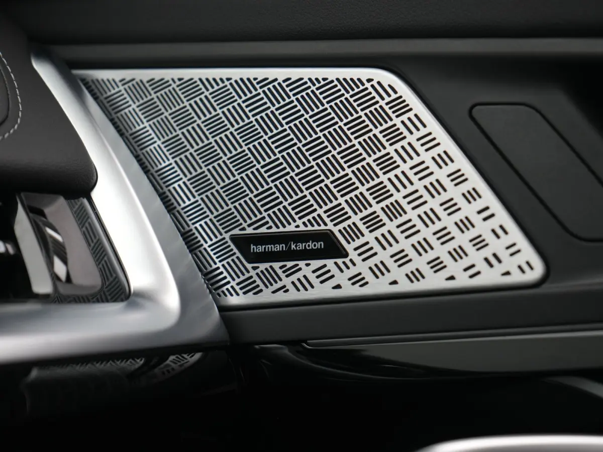 xDrive25e PHEV 245pk Dealer O.H | Trekhaak Af Fabriek | Adaptive Cruise | 360 Camera | Head Up | Harman / Kardon | Sportstoelen Memory & Massage | Stoelen & Stuur Verwarmd | Apple Carplay | 