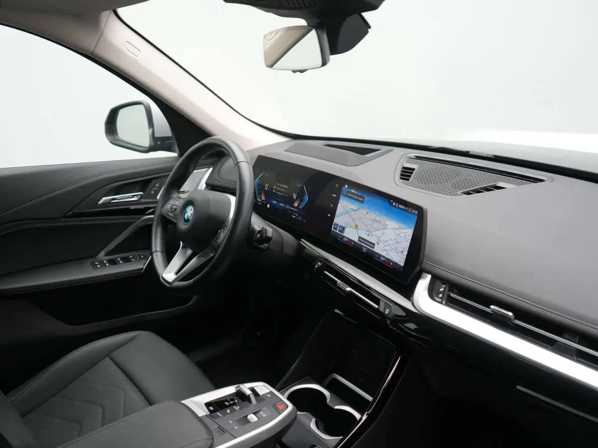 xDrive25e PHEV 245pk Dealer O.H | Trekhaak Af Fabriek | Adaptive Cruise | 360 Camera | Head Up | Harman / Kardon | Sportstoelen Memory & Massage | Stoelen & Stuur Verwarmd | Apple Carplay | 