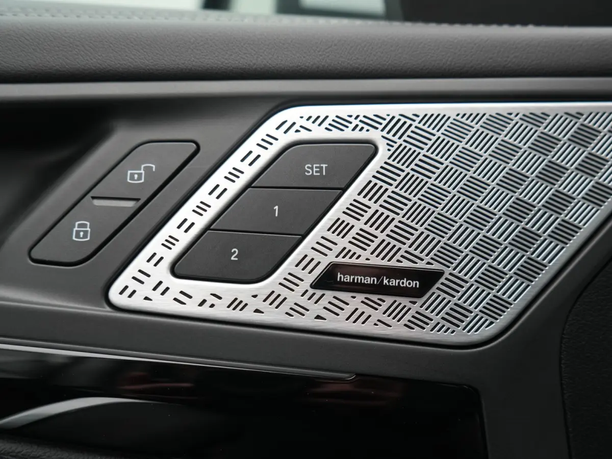 xDrive25e PHEV 245pk Dealer O.H | Trekhaak Af Fabriek | Adaptive Cruise | 360 Camera | Head Up | Harman / Kardon | Sportstoelen Memory & Massage | Stoelen & Stuur Verwarmd | Apple Carplay | 