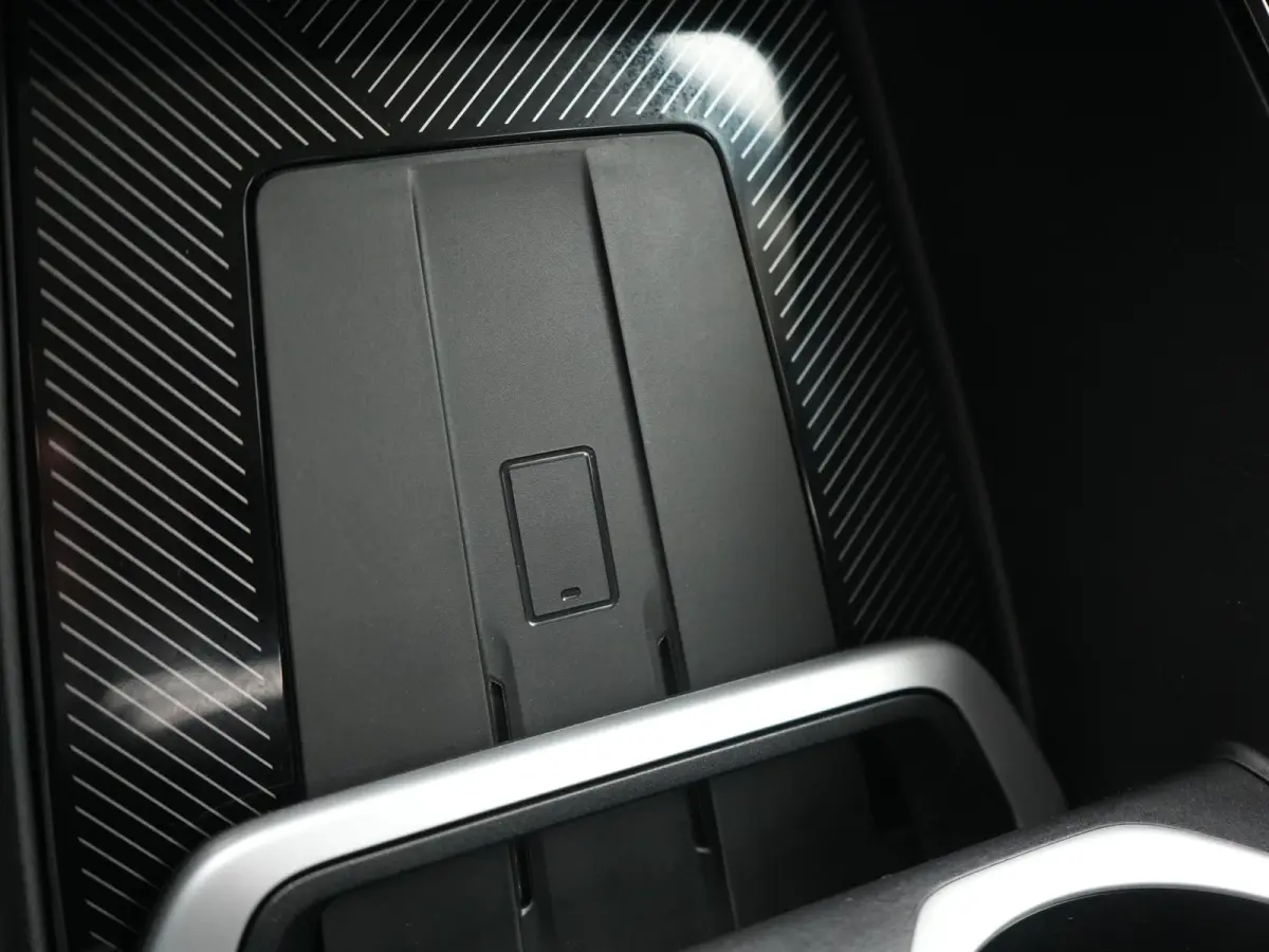 xDrive25e PHEV 245pk Dealer O.H | Trekhaak Af Fabriek | Adaptive Cruise | 360 Camera | Head Up | Harman / Kardon | Sportstoelen Memory & Massage | Stoelen & Stuur Verwarmd | Apple Carplay | 