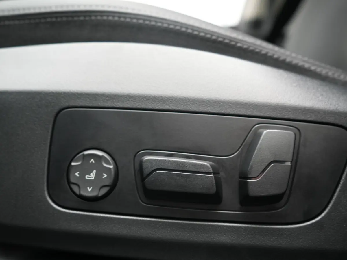 xDrive25e PHEV 245pk Dealer O.H | Trekhaak Af Fabriek | Adaptive Cruise | 360 Camera | Head Up | Harman / Kardon | Sportstoelen Memory & Massage | Stoelen & Stuur Verwarmd | Apple Carplay | 
