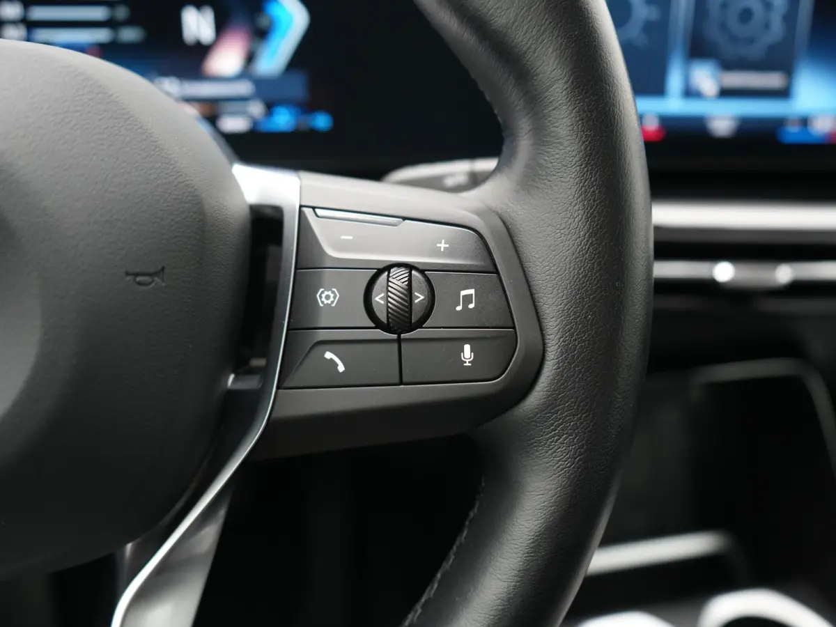 xDrive25e PHEV 245pk Dealer O.H | Trekhaak Af Fabriek | Adaptive Cruise | 360 Camera | Head Up | Harman / Kardon | Sportstoelen Memory & Massage | Stoelen & Stuur Verwarmd | Apple Carplay | 