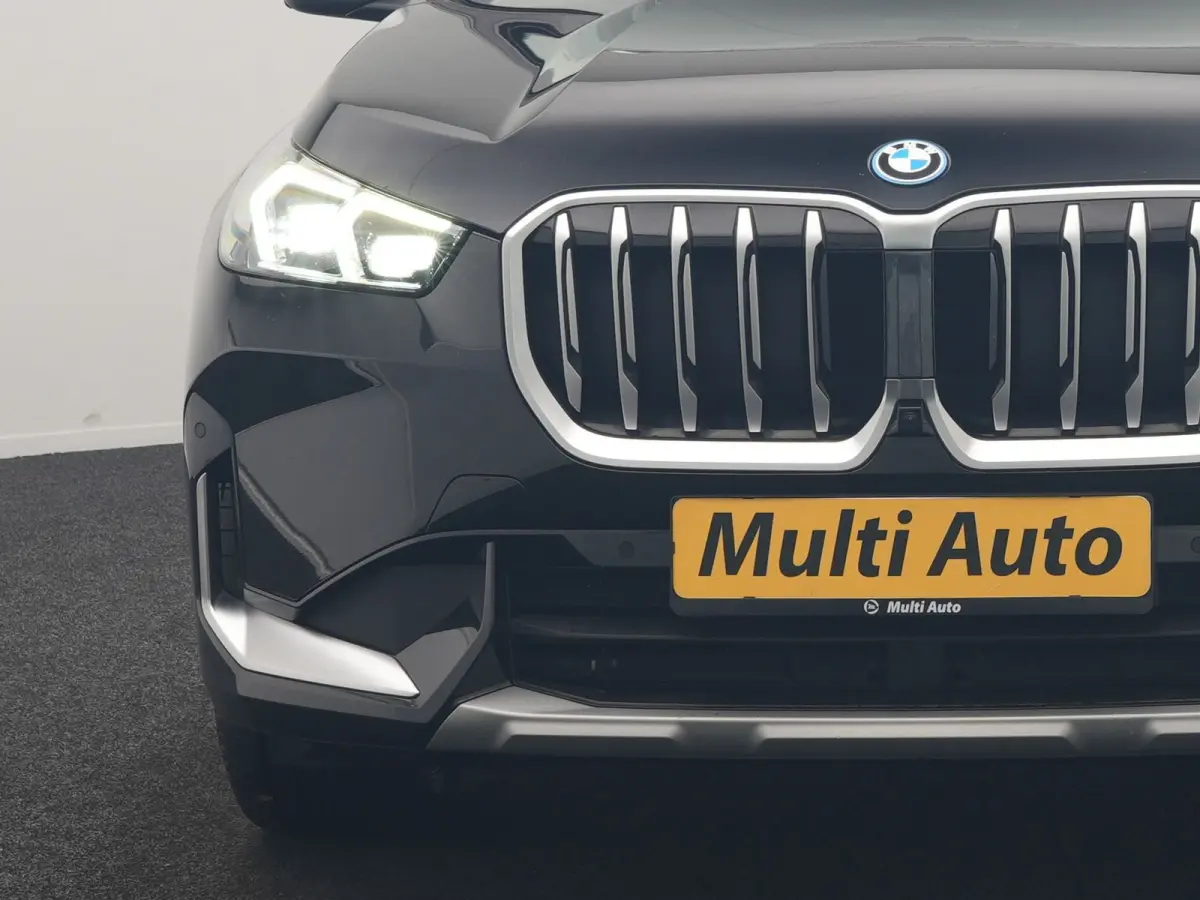 xDrive25e PHEV 245pk Dealer O.H | Trekhaak Af Fabriek | Adaptive Cruise | 360 Camera | Head Up | Harman / Kardon | Sportstoelen Memory & Massage | Stoelen & Stuur Verwarmd | Apple Carplay | 