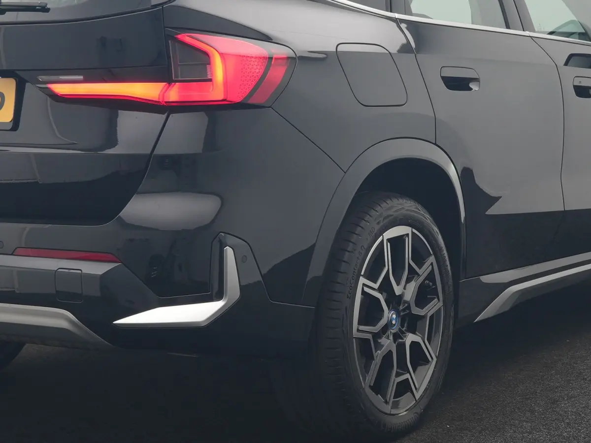 xDrive25e PHEV 245pk Dealer O.H | Trekhaak Af Fabriek | Adaptive Cruise | 360 Camera | Head Up | Harman / Kardon | Sportstoelen Memory & Massage | Stoelen & Stuur Verwarmd | Apple Carplay | 