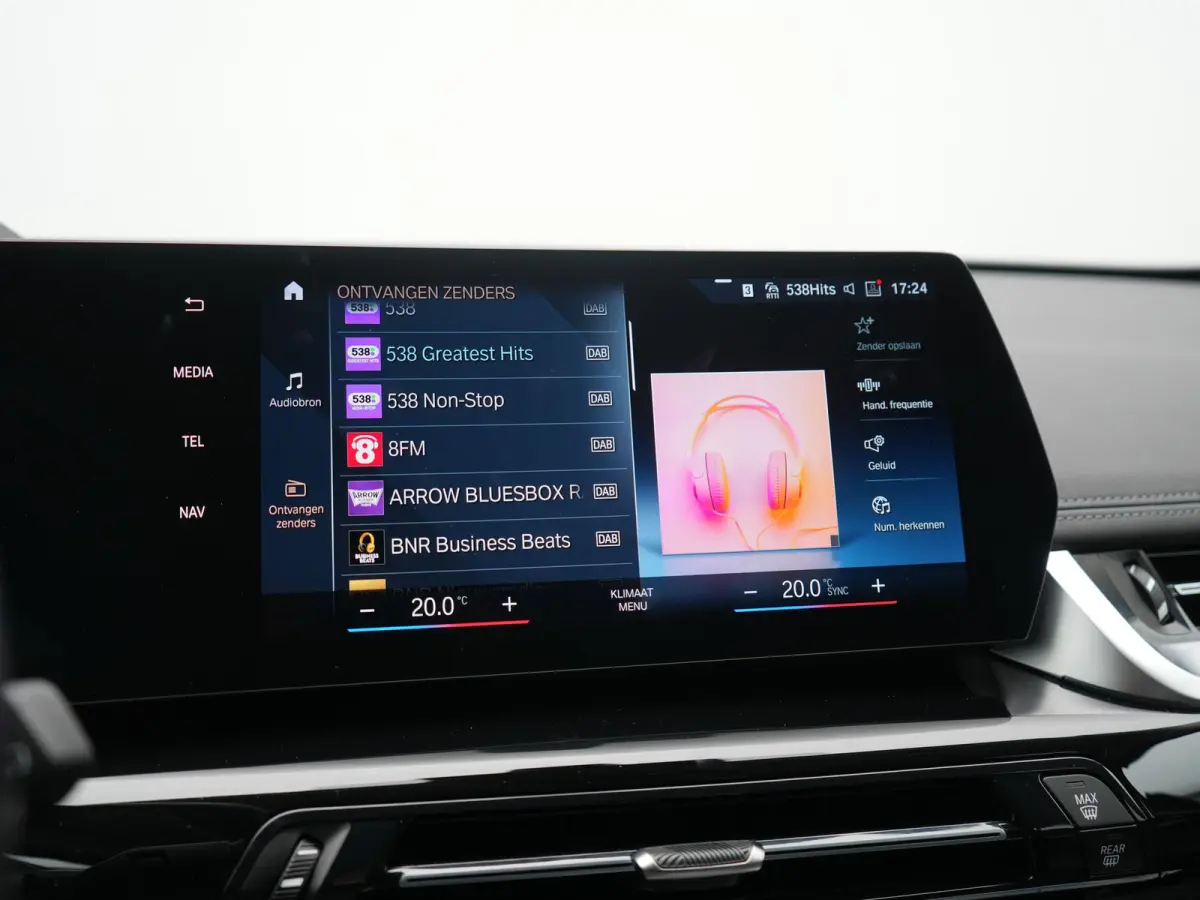 xDrive25e PHEV 245pk Dealer O.H | Trekhaak Af Fabriek | Adaptive Cruise | 360 Camera | Head Up | Harman / Kardon | Sportstoelen Memory & Massage | Stoelen & Stuur Verwarmd | Apple Carplay | 