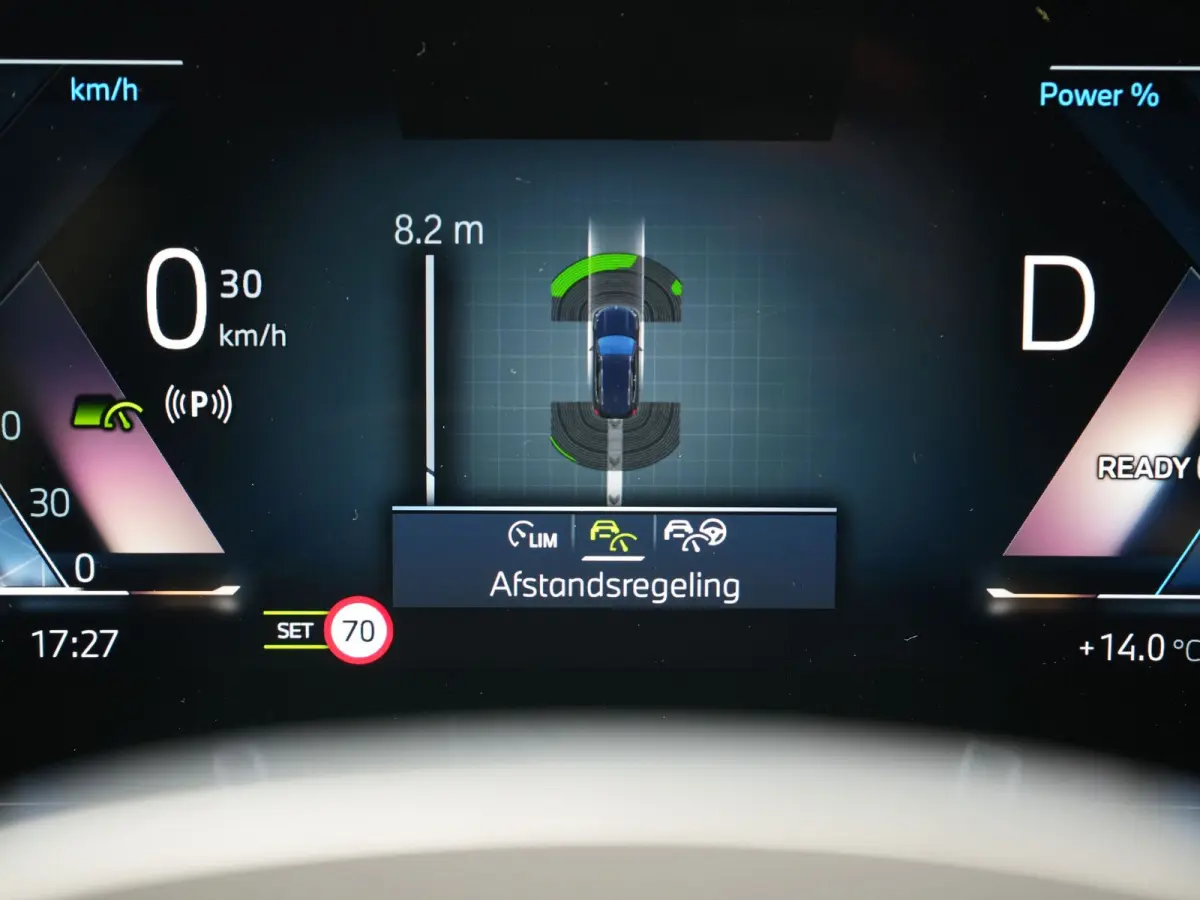 xDrive25e PHEV 245pk Dealer O.H | Trekhaak Af Fabriek | Adaptive Cruise | 360 Camera | Head Up | Harman / Kardon | Sportstoelen Memory & Massage | Stoelen & Stuur Verwarmd | Apple Carplay | 