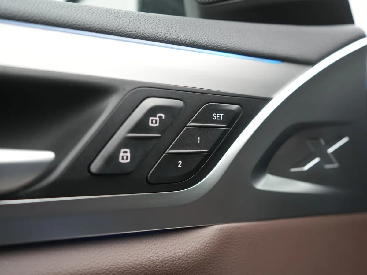 High Executive 80 kWh 286pk Dealer O.H | SOH 95,5% | | Panodak | Head Up | Adaptive Cruise | 360 Camera | Harman / Kardon | Lederen Sportstoelen Memory & Verwarmd | Keyless | Apple Carplay |
