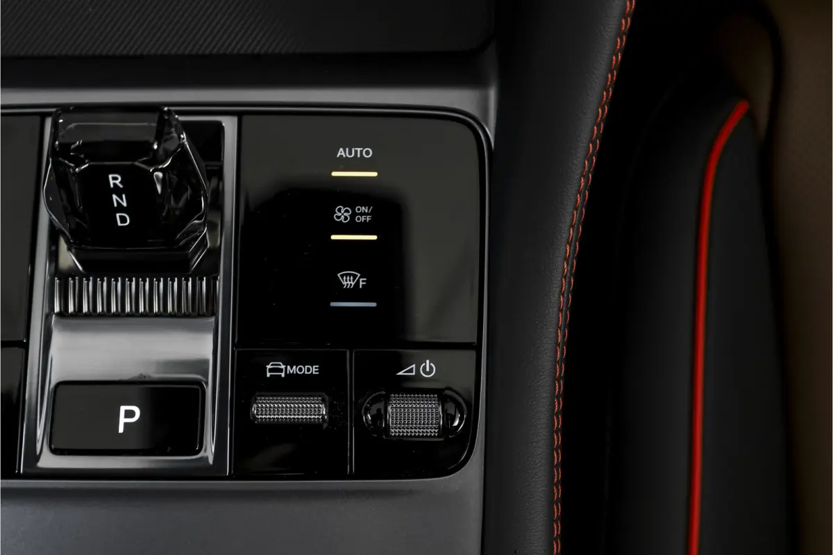 1.5 DM-i FWD Comfort | 125KM Elektrisch | S/K-Panodak | 360 Camera | Carplay/Android | Adapt. Cruise | Elek. Klep | Infinity audio | 19" | 9845