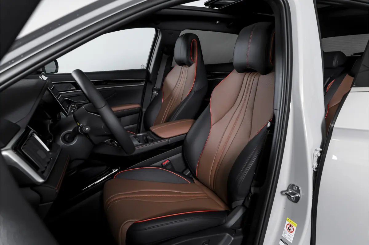 1.5 DM-i FWD Comfort | 125KM Elektrisch | S/K-Panodak | 360 Camera | Carplay/Android | Adapt. Cruise | Elek. Klep | Infinity audio | 19" | 9845