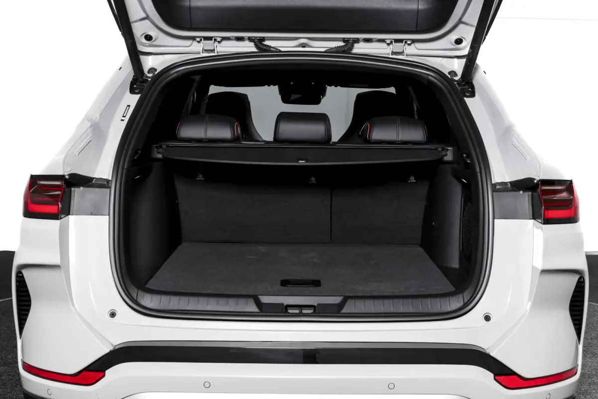 1.5 DM-i FWD Comfort | 125KM Elektrisch | S/K-Panodak | 360 Camera | Carplay/Android | Adapt. Cruise | Elek. Klep | Infinity audio | 19" | 9845