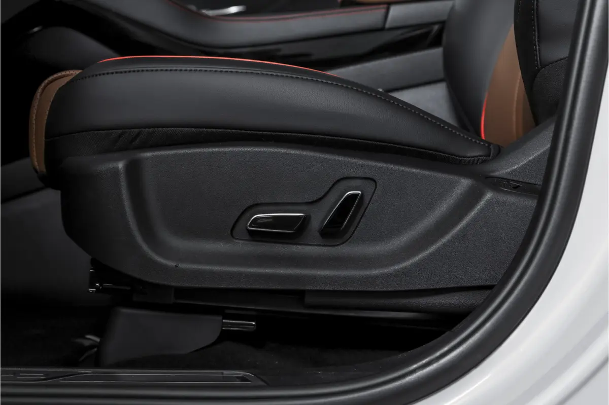 1.5 DM-i FWD Comfort | 125KM Elektrisch | S/K-Panodak | 360 Camera | Carplay/Android | Adapt. Cruise | Elek. Klep | Infinity audio | 19" | 7937