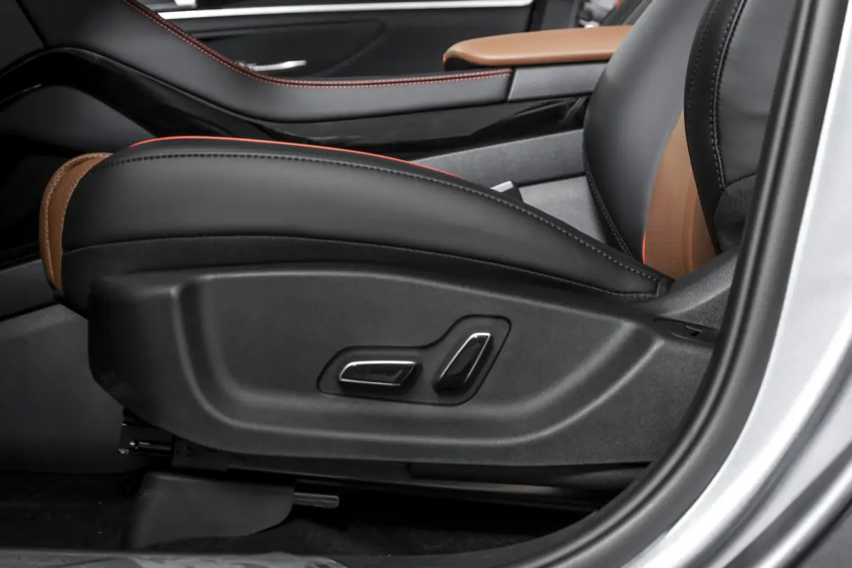 1.5 DM-i FWD Comfort | 125KM Elektrisch | S/K-Panodak | 360 Camera | Carplay/Android | Adapt. Cruise | Elek. Klep | Infinity audio | 19" | 7912