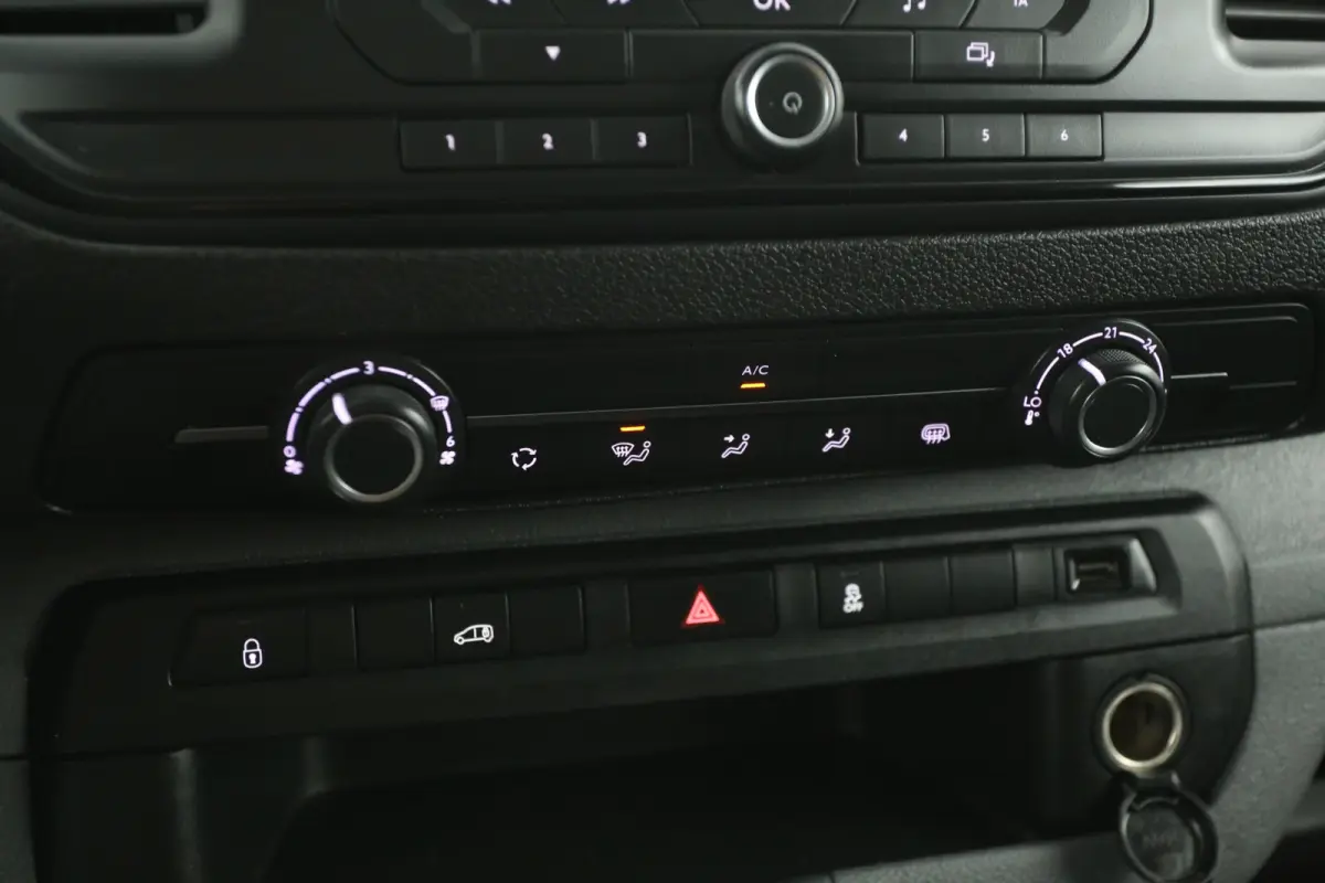 L3H1 75 kWh | Snelladen | SOH 92% | Airco | Cruise | 3 Zits | Parkeersens.