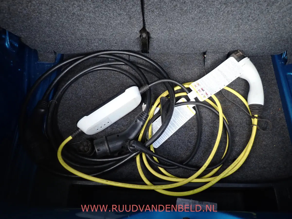 92% SOH  / CRUISE / CAMERA / BLUETOOTH / STOELVERWARMING9