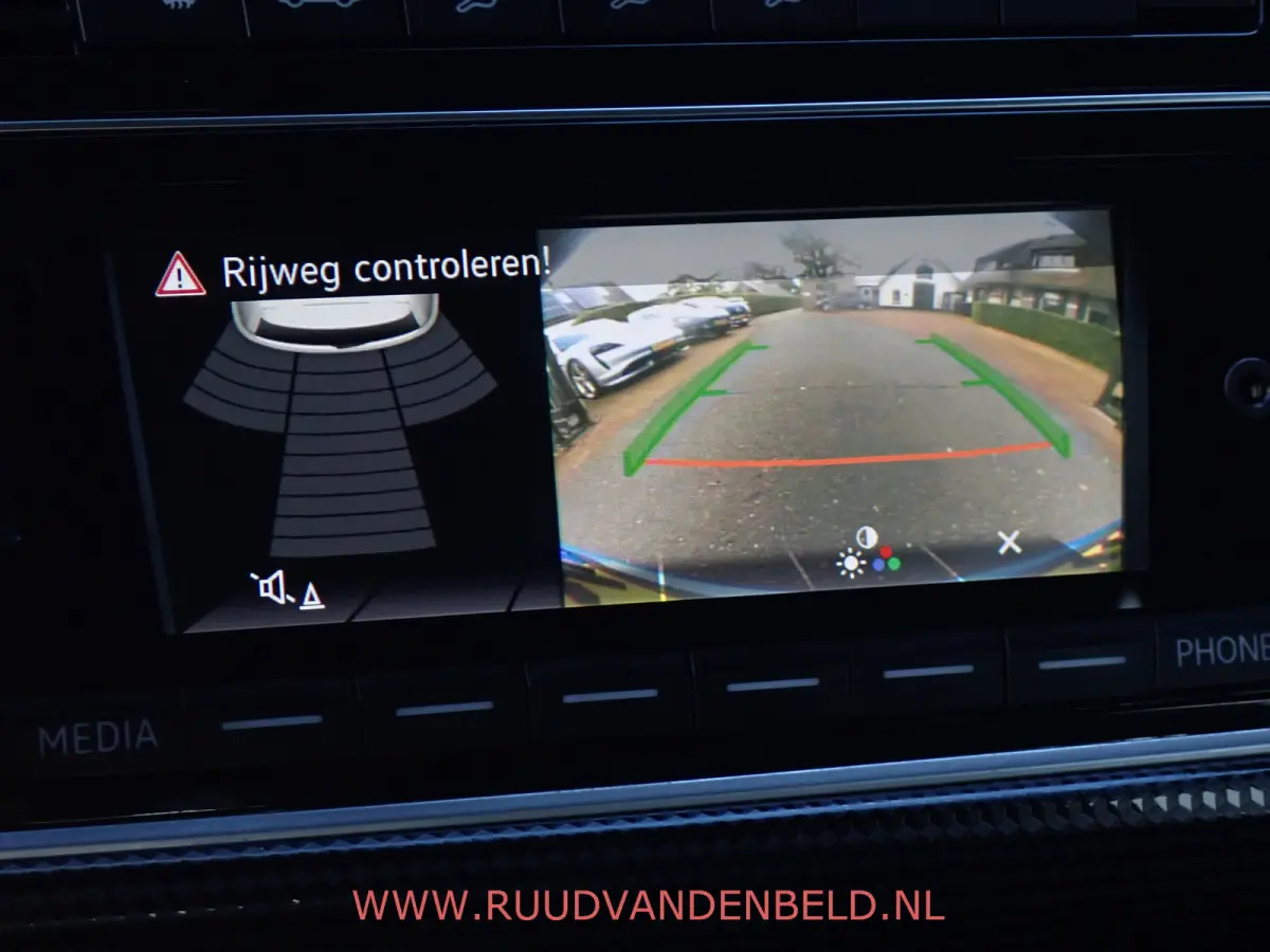 92% SOH  / CRUISE / CAMERA / BLUETOOTH / STOELVERWARMING9