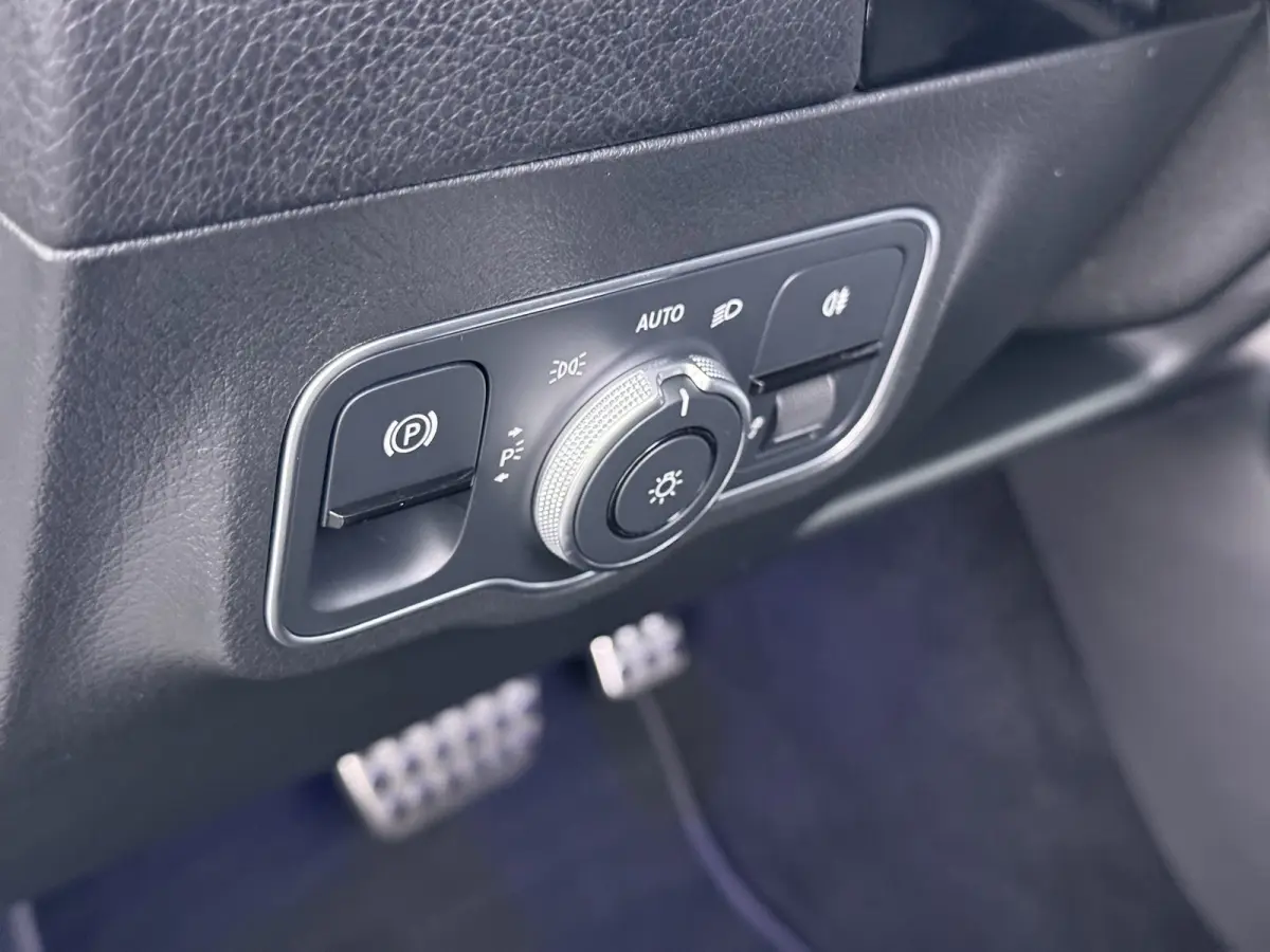EQA 300 4MATIC AMG Line 71 kWh | Pano Carplay Winterpakket