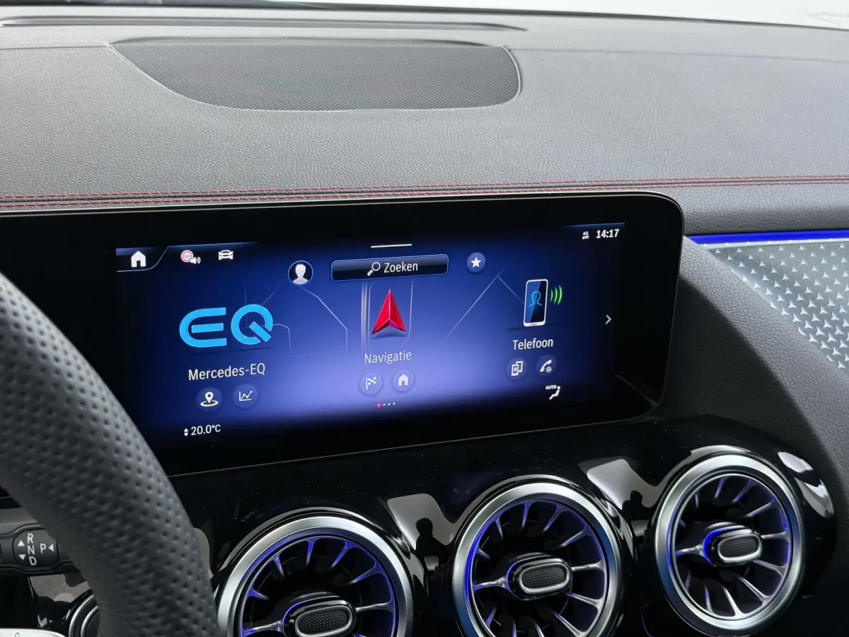 EQA 300 4MATIC AMG Line 71 kWh | Pano Carplay Winterpakket