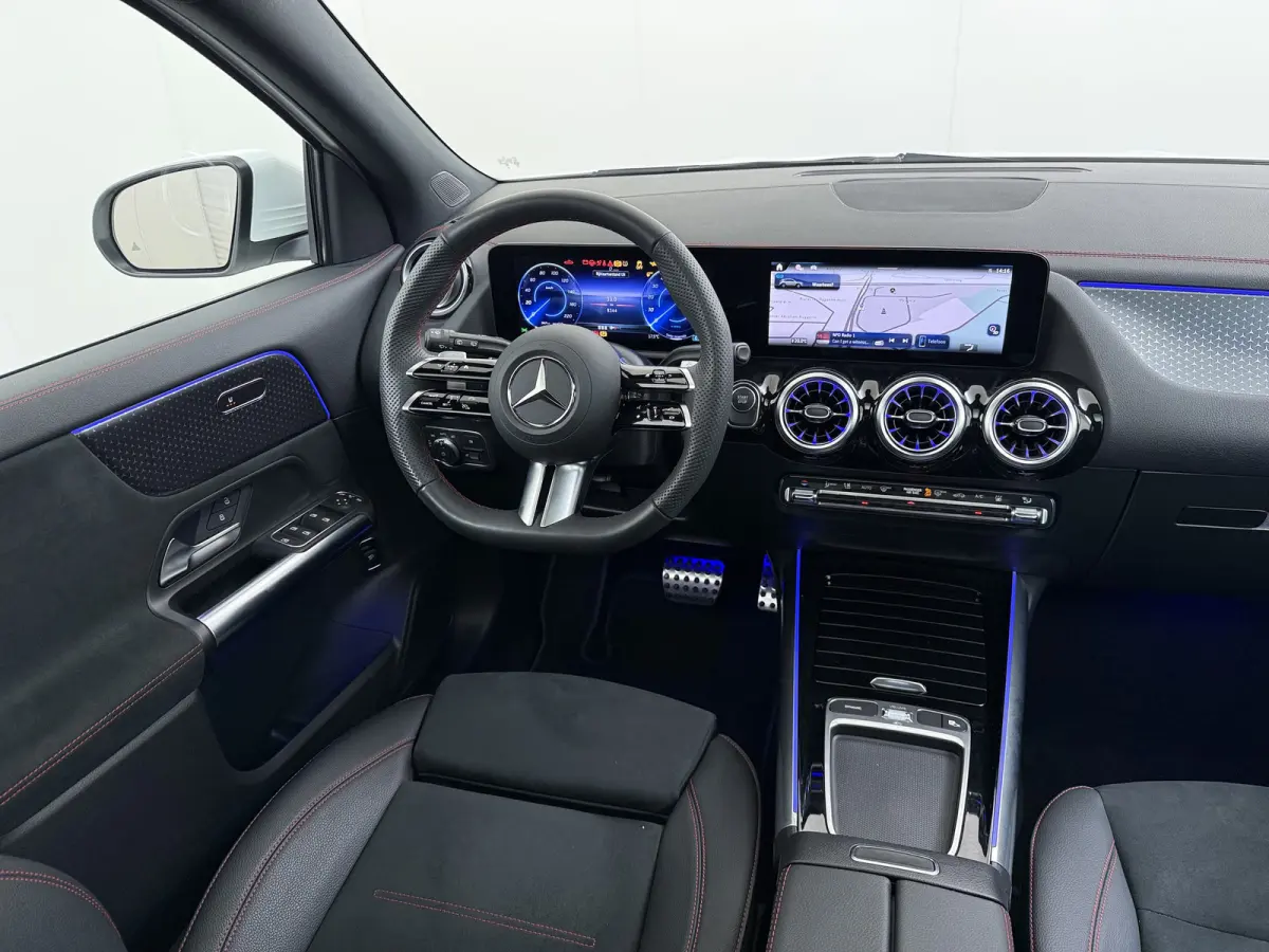 EQA 300 4MATIC AMG Line 71 kWh | Pano Carplay Winterpakket