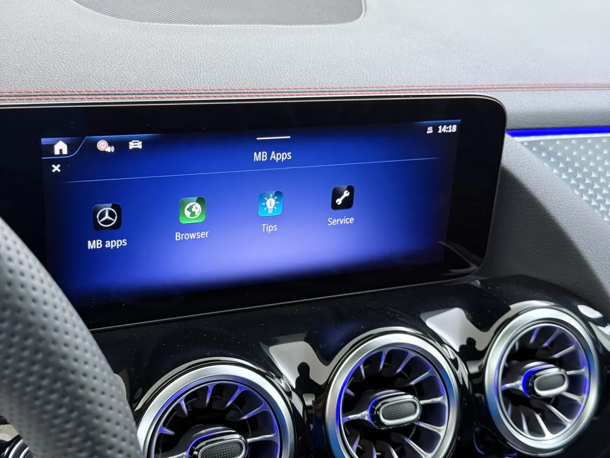 EQA 300 4MATIC AMG Line 71 kWh | Pano Carplay Winterpakket