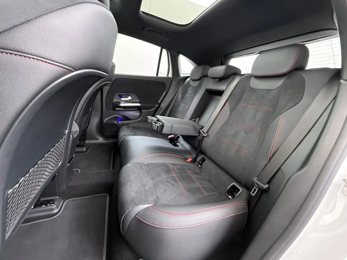 EQA 300 4MATIC AMG Line 71 kWh | Pano Carplay Winterpakket