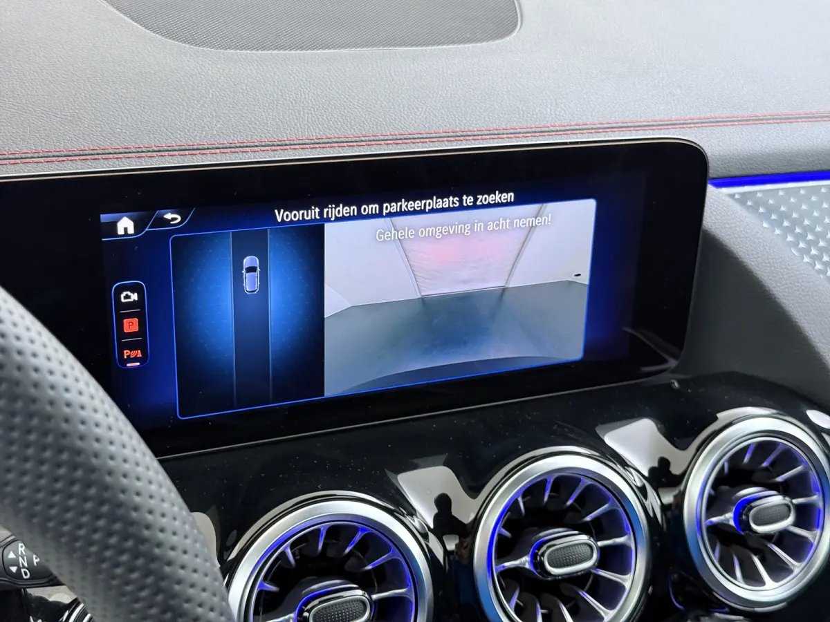 EQA 300 4MATIC AMG Line 71 kWh | Pano Carplay Winterpakket