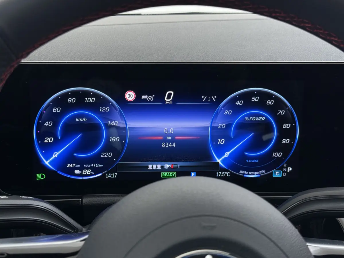 EQA 300 4MATIC AMG Line 71 kWh | Pano Carplay Winterpakket