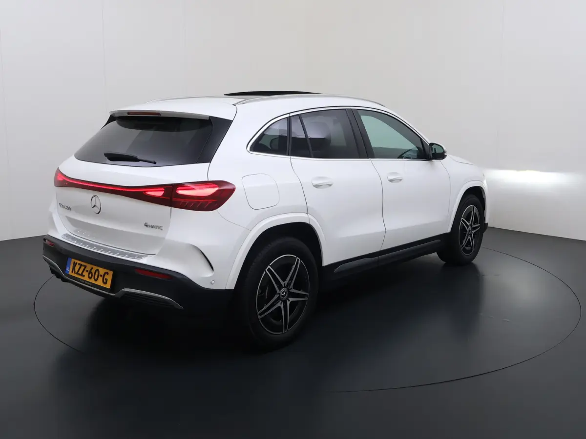 EQA 300 4MATIC AMG Line 71 kWh | Pano Carplay Winterpakket