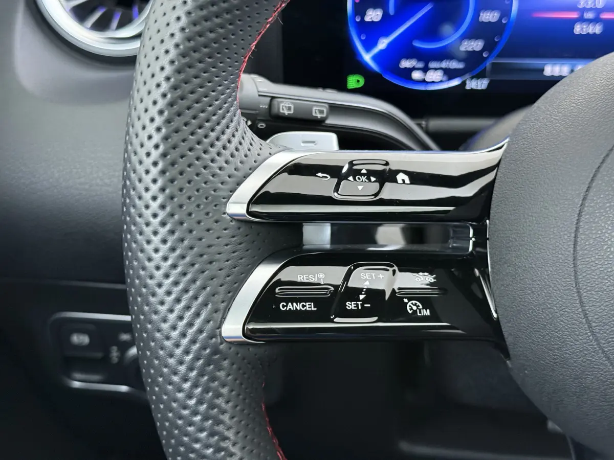 EQA 300 4MATIC AMG Line 71 kWh | Pano Carplay Winterpakket